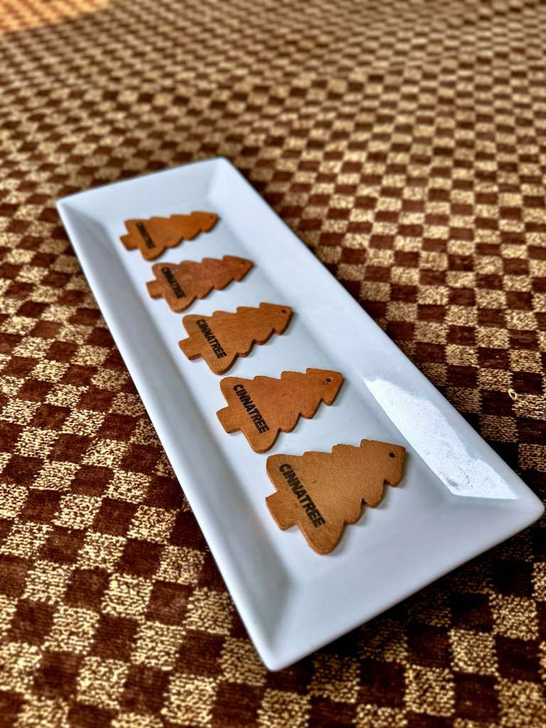 Tree-shaped wooden cocinnco Cinnatree air-freshener tags